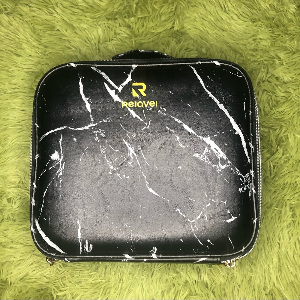 Black marble makeup case